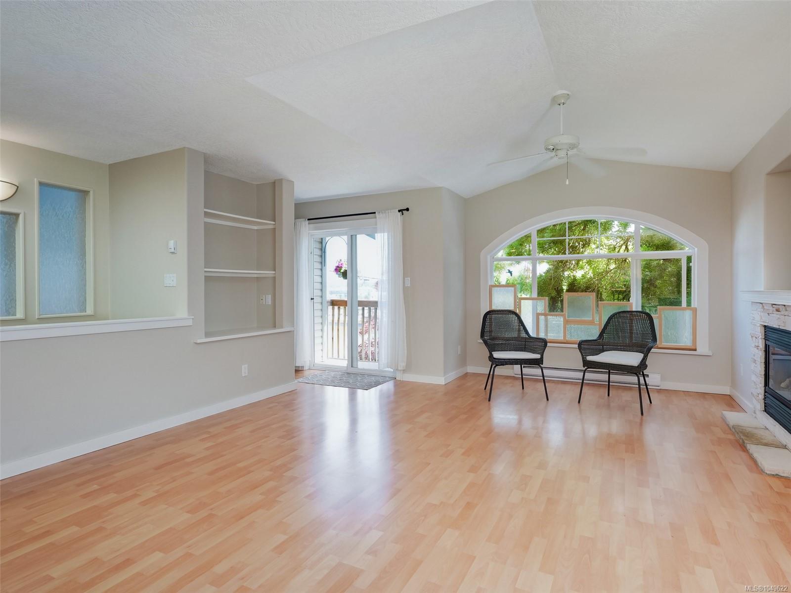1040 Alston St — listing photo 5 of 33