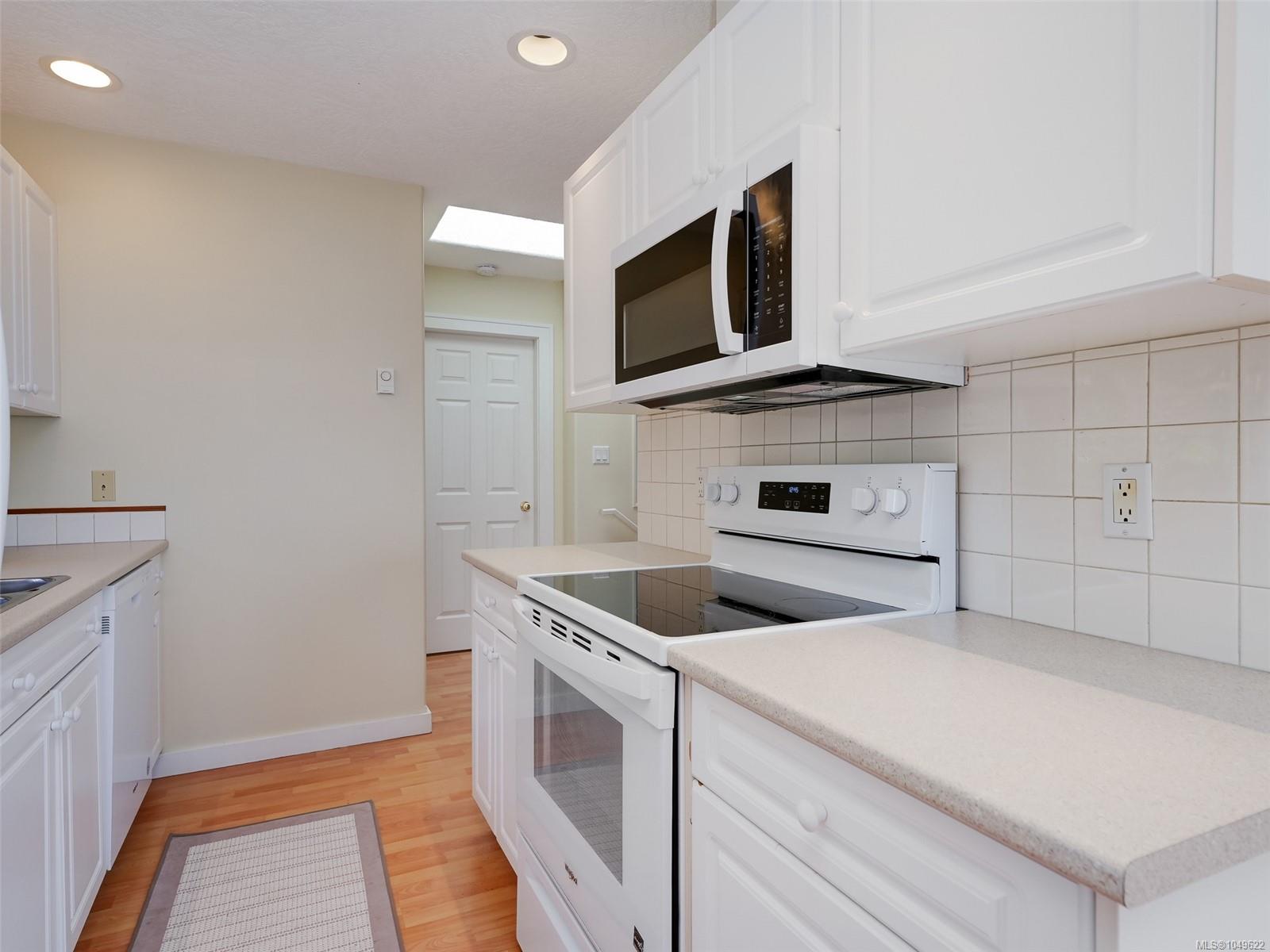 1040 Alston St — listing photo 9 of 33