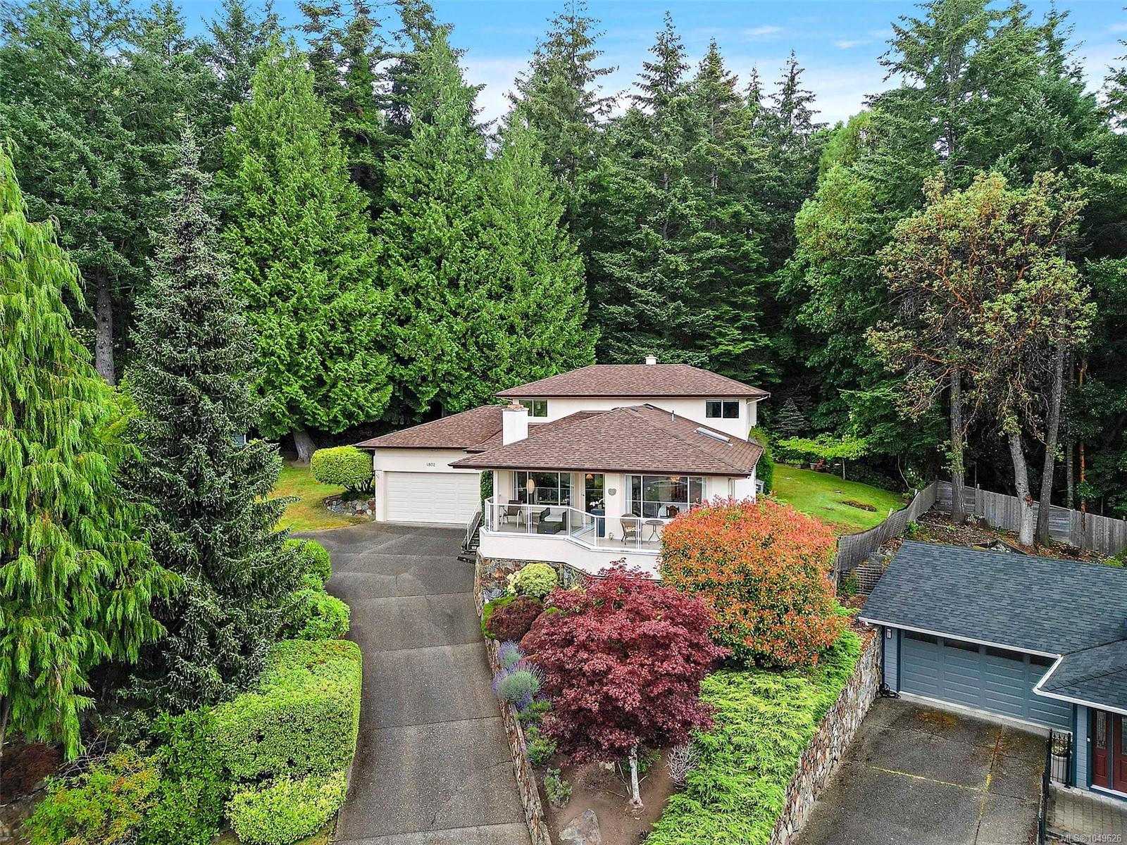 4802 Amblewood Dr — listing photo 2 of 33