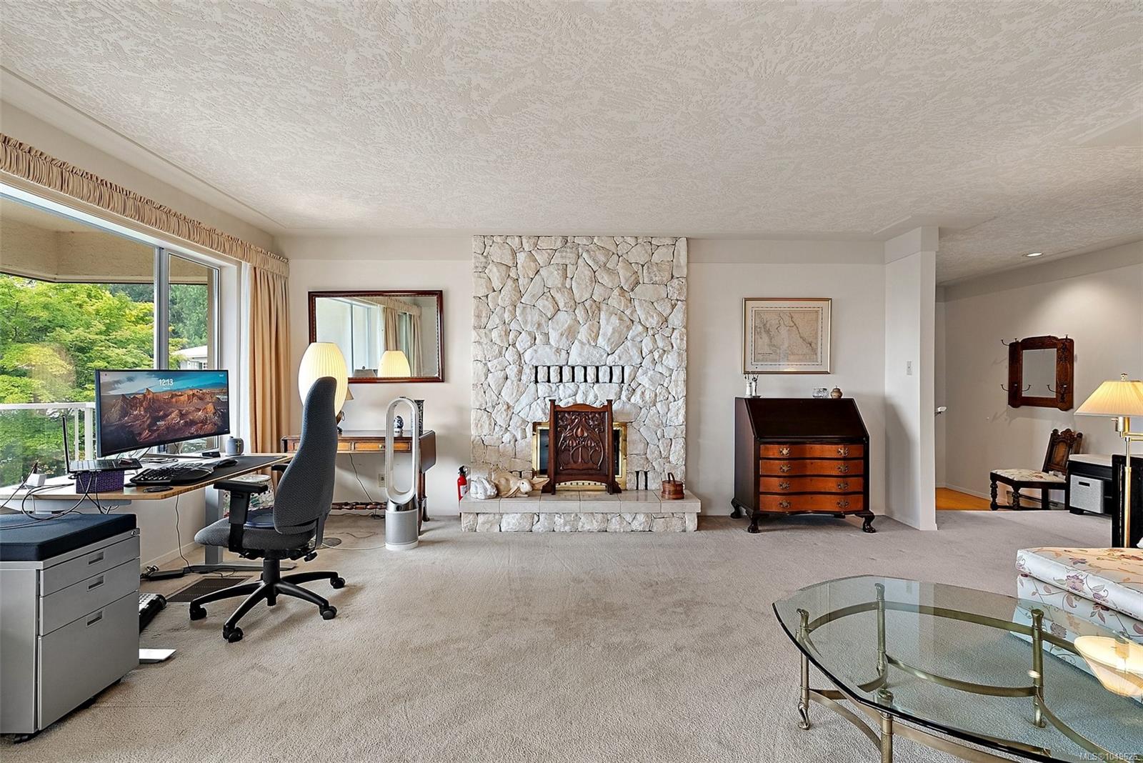 4802 Amblewood Dr — listing photo 4 of 33