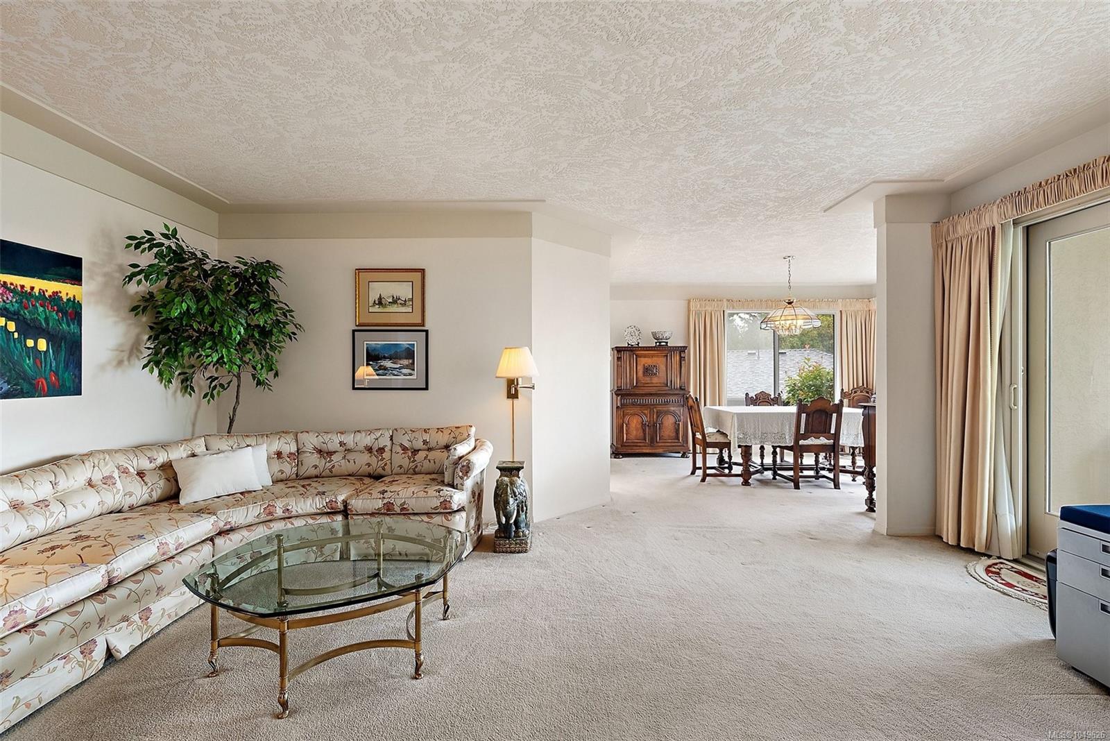 4802 Amblewood Dr — listing photo 6 of 33
