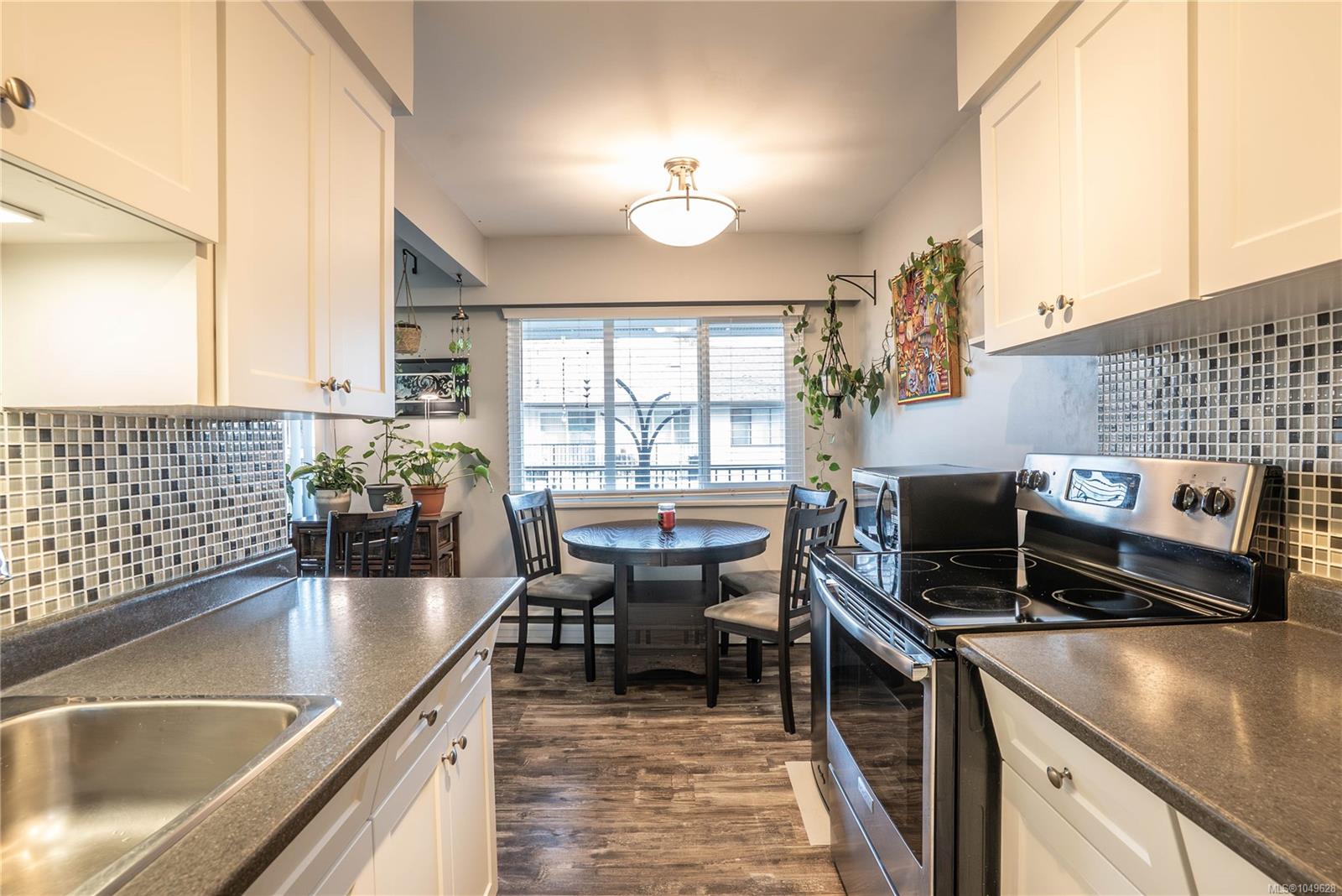 352 Burnside Rd, Saanich