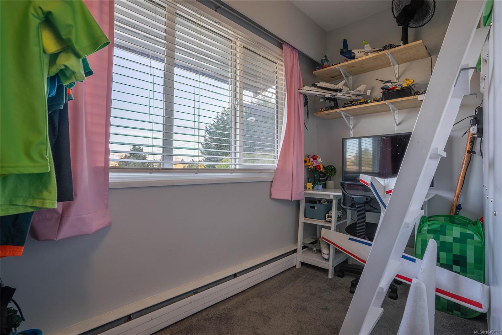 352 Burnside Rd — listing photo 14 of 22