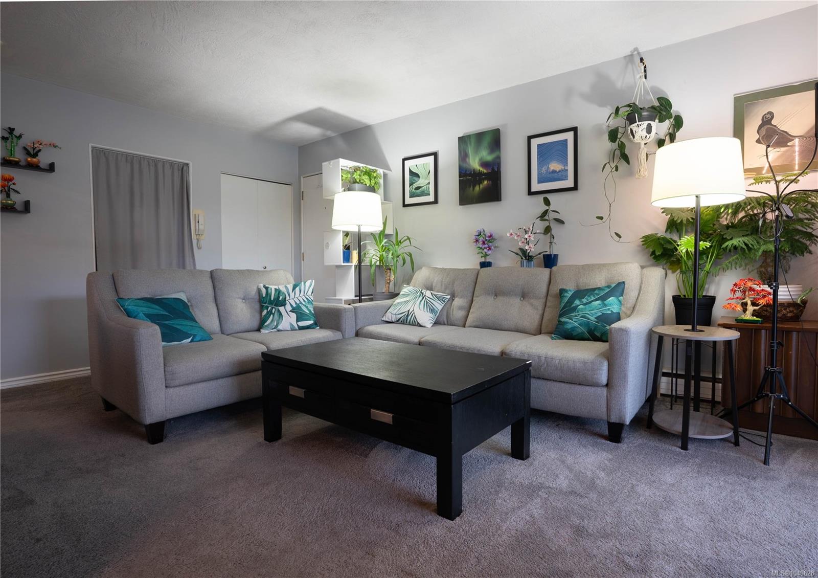 352 Burnside Rd — listing photo 6 of 22