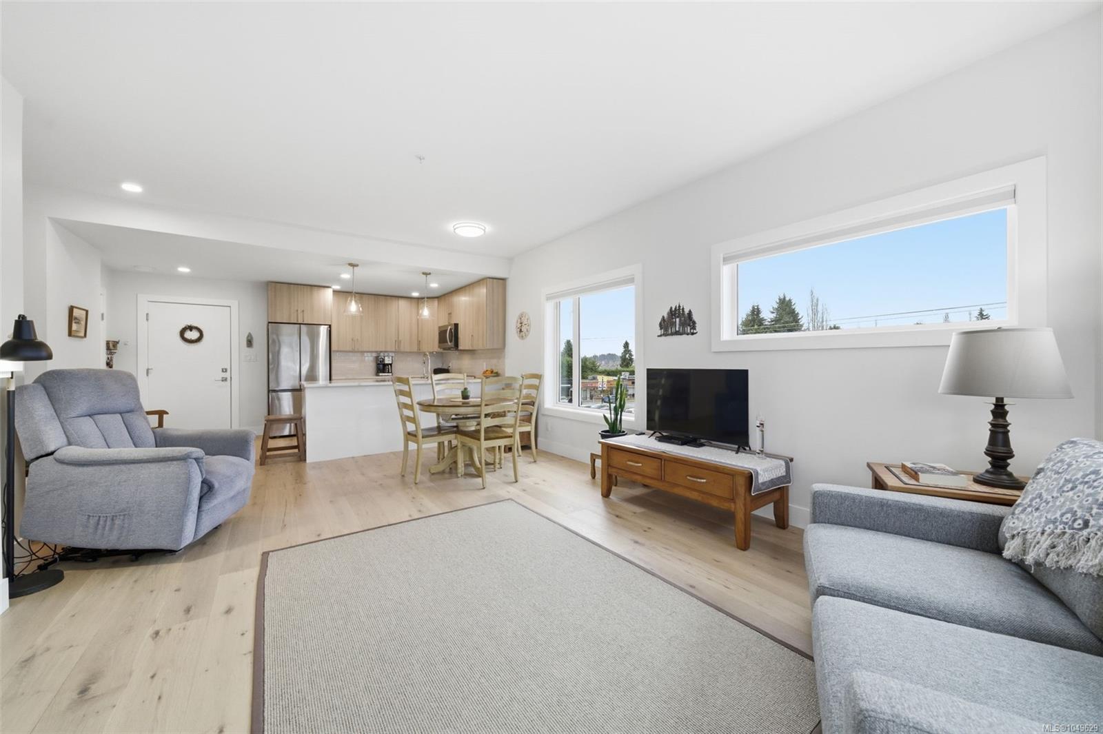 301-7098 Wallace Dr — listing photo 11 of 28