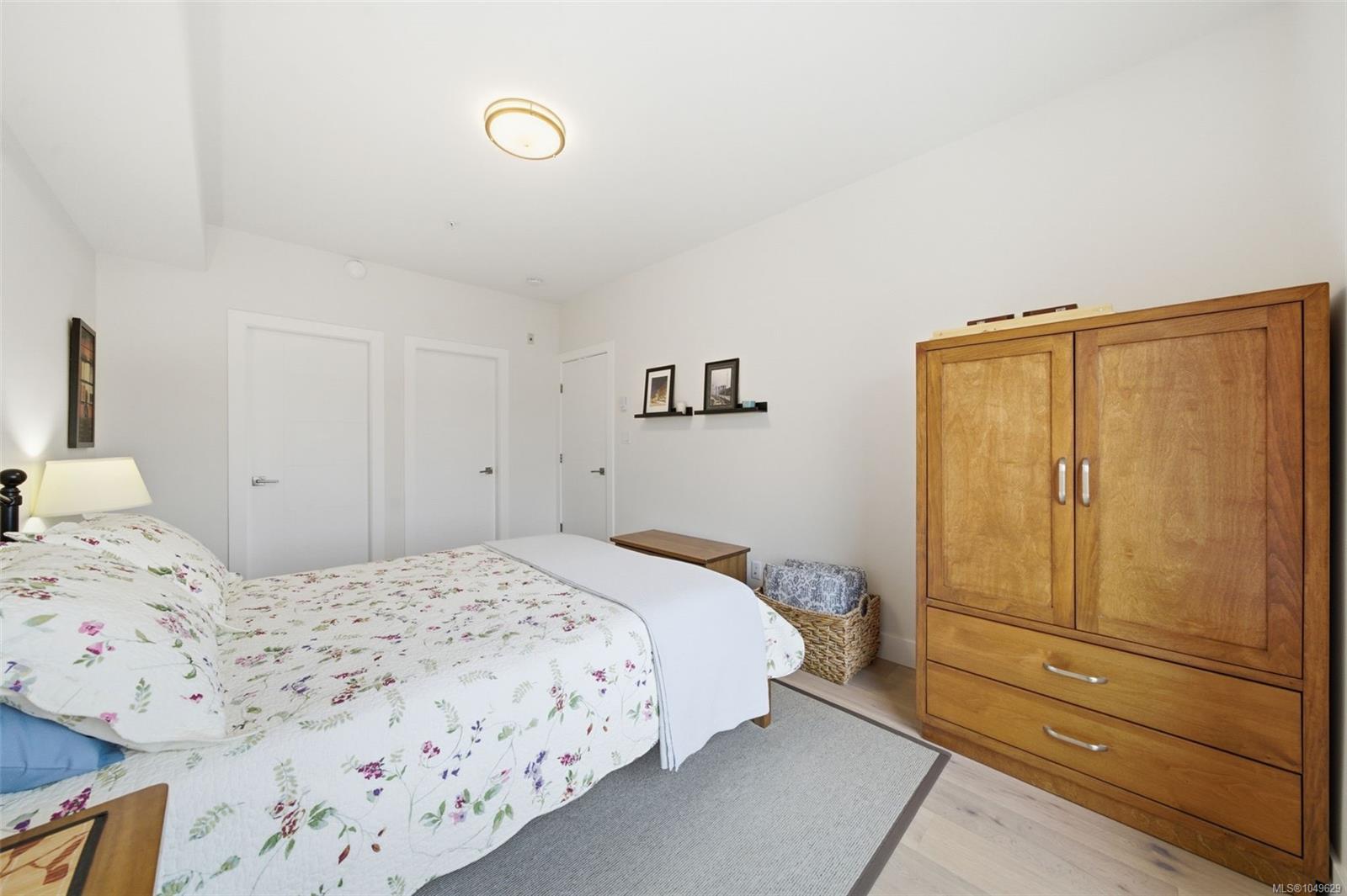 301-7098 Wallace Dr — listing photo 13 of 28