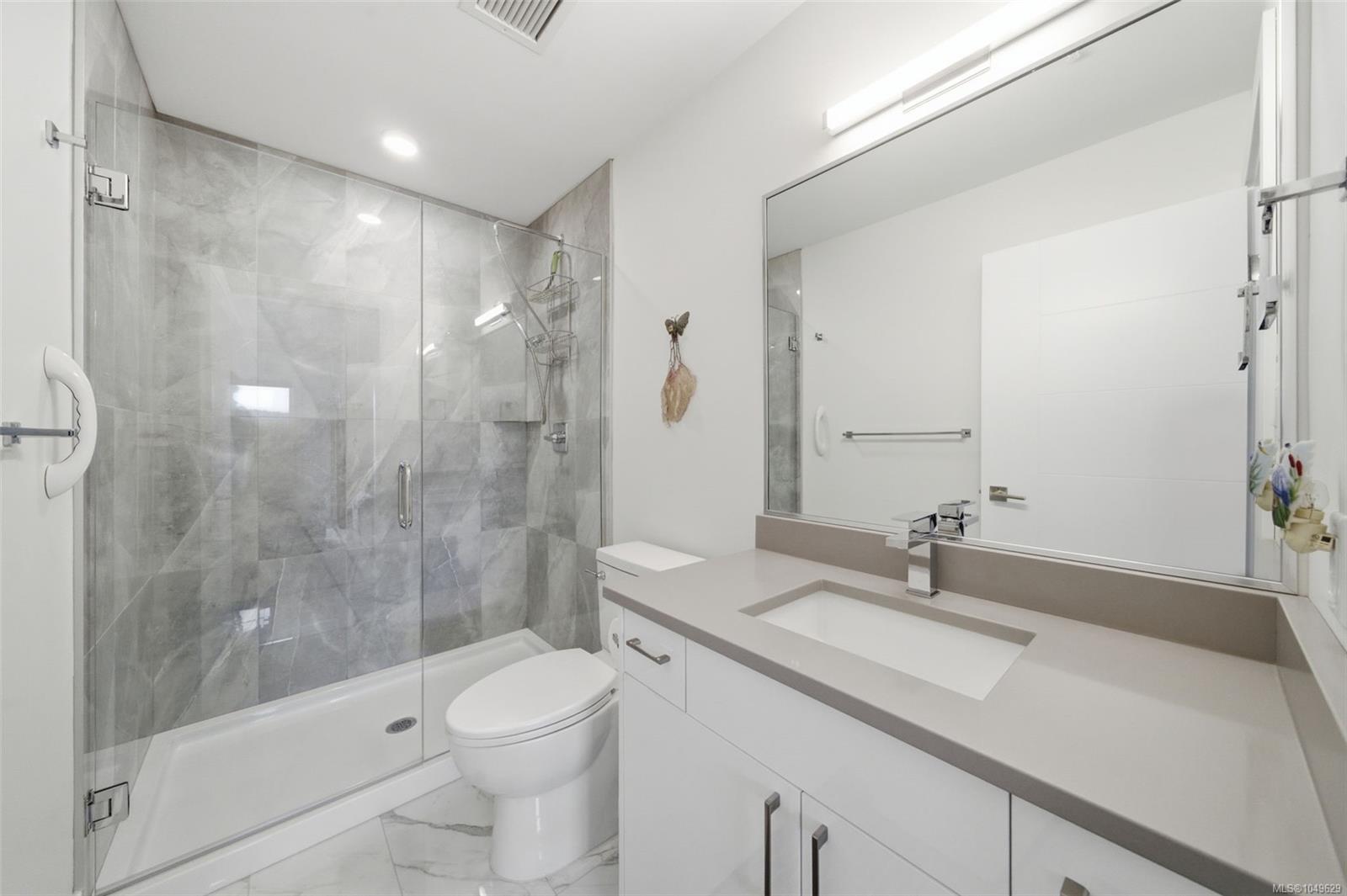 301-7098 Wallace Dr — listing photo 14 of 28