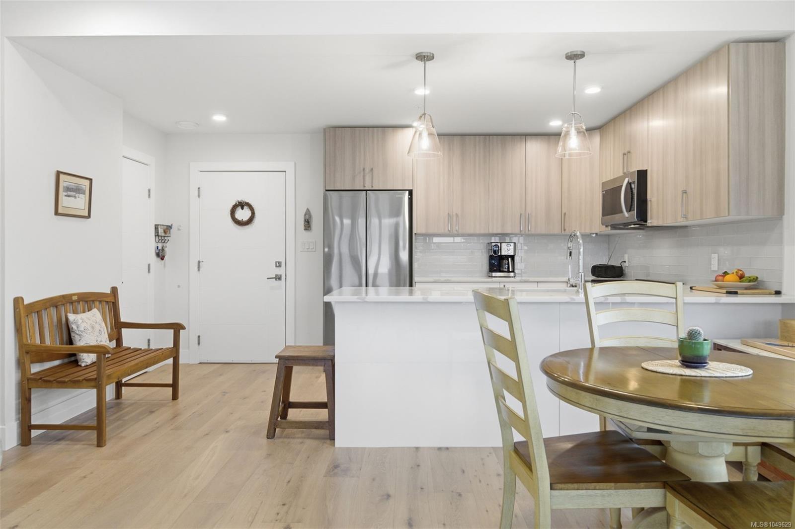 301-7098 Wallace Dr — listing photo 6 of 28