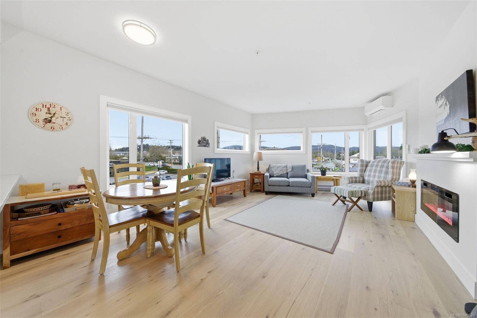 301-7098 Wallace Dr — listing photo 9 of 28