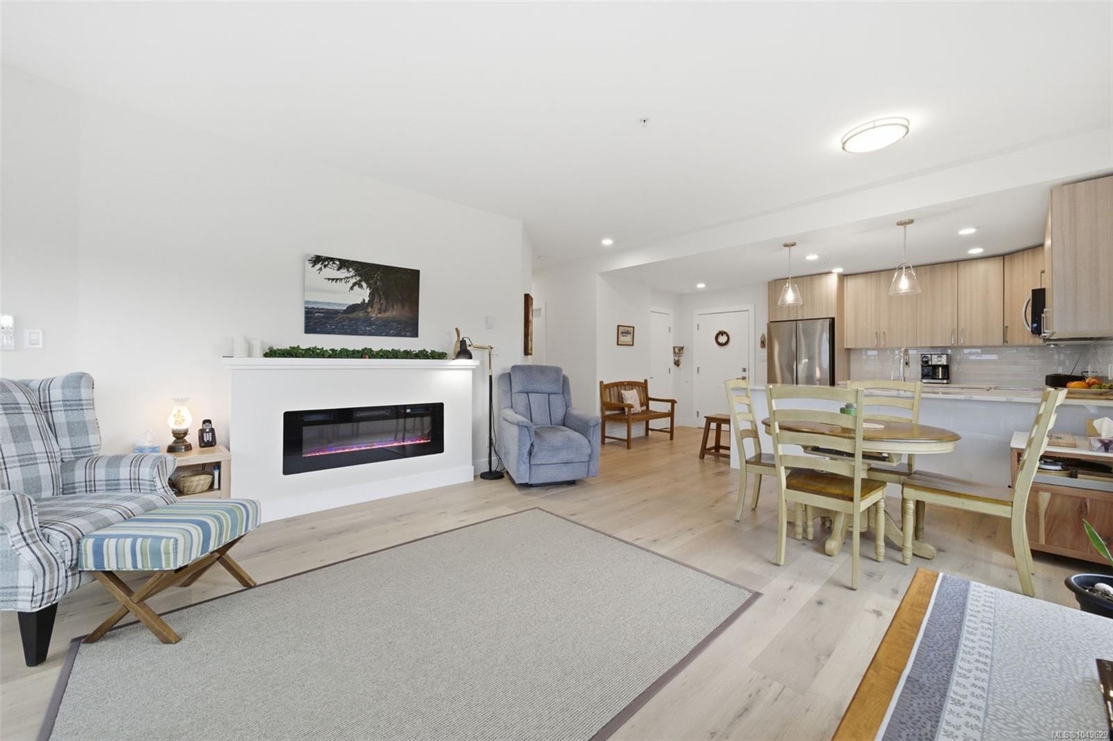 301-7098 Wallace Dr — listing photo 10 of 28