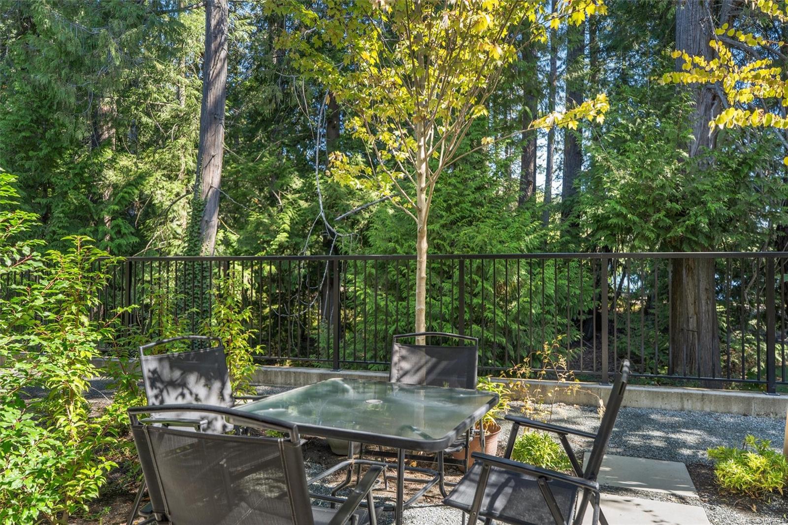 2839 Caster Pl — listing photo 12 of 33