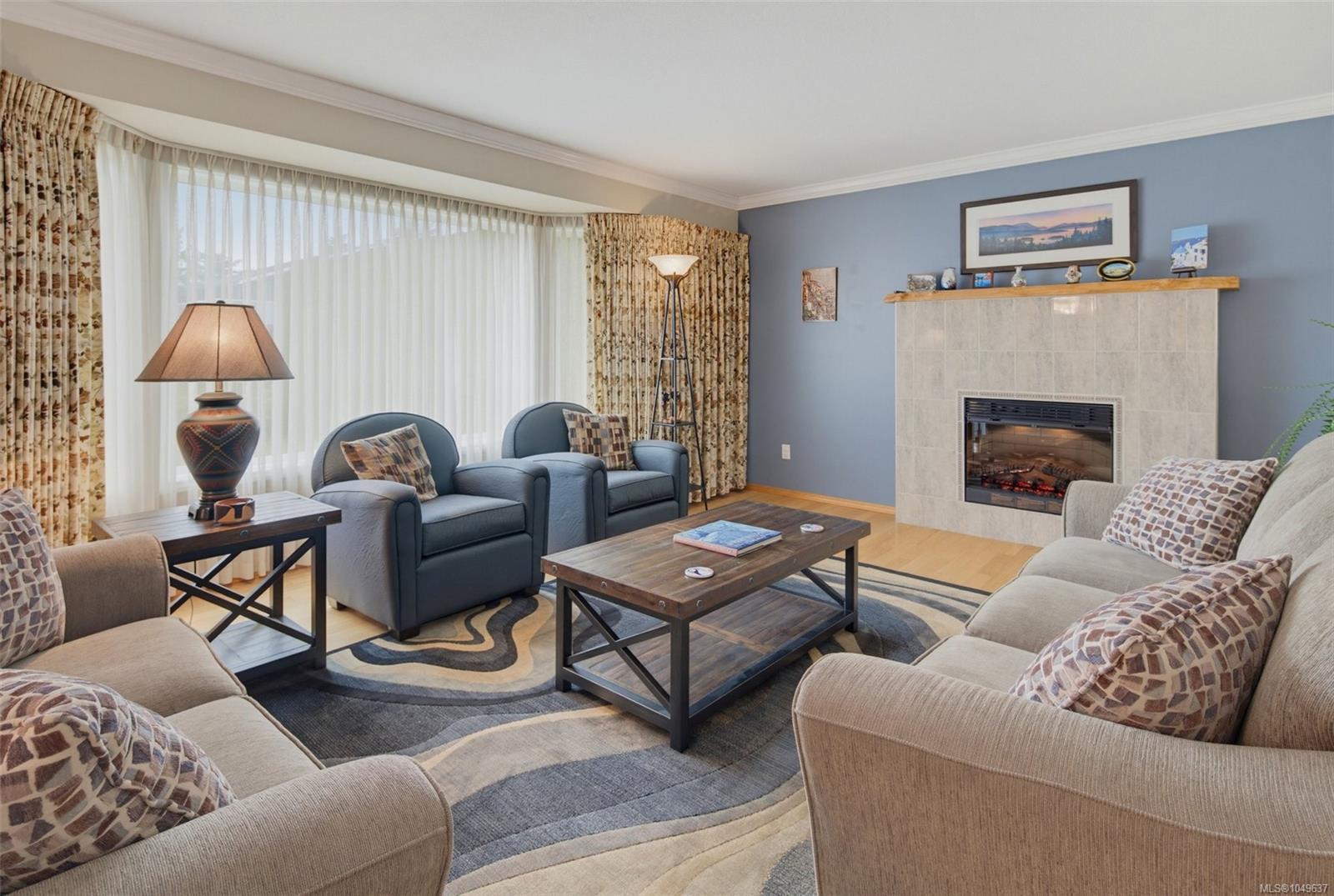 2056 Skyline Cres — listing photo 13 of 50