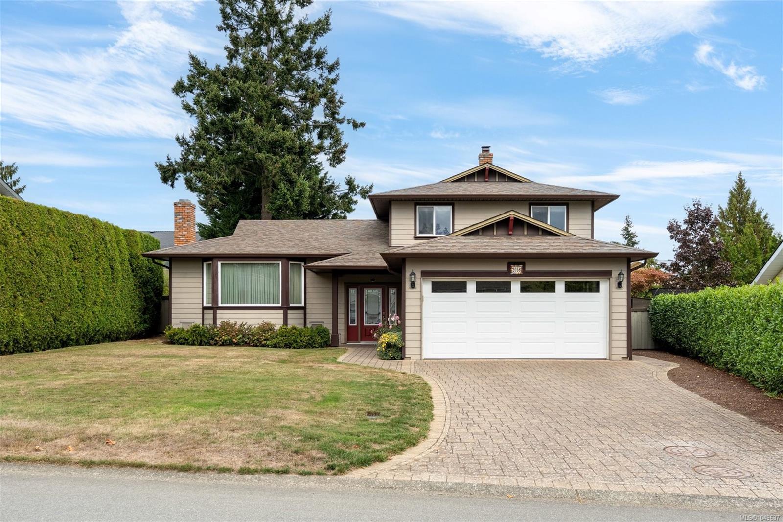 2056 Skyline Cres — listing photo 3 of 50