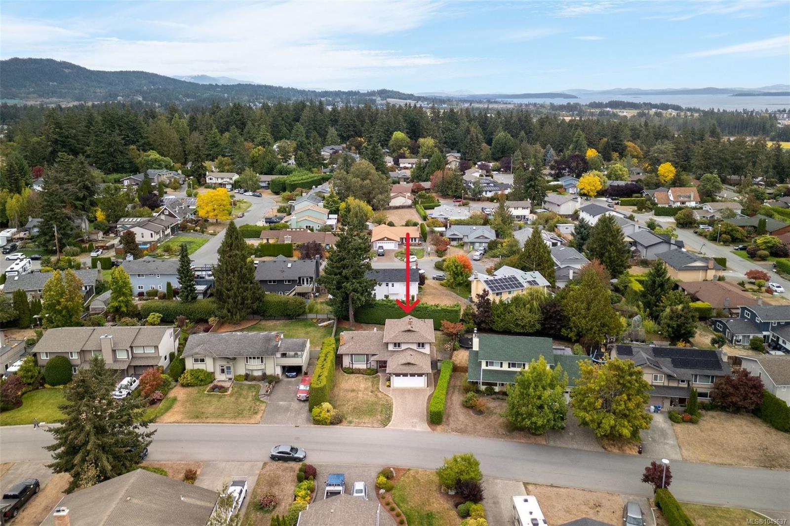 2056 Skyline Cres — listing photo 4 of 50