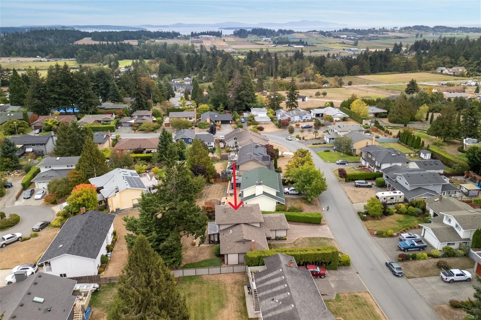 2056 Skyline Cres — listing photo 5 of 50