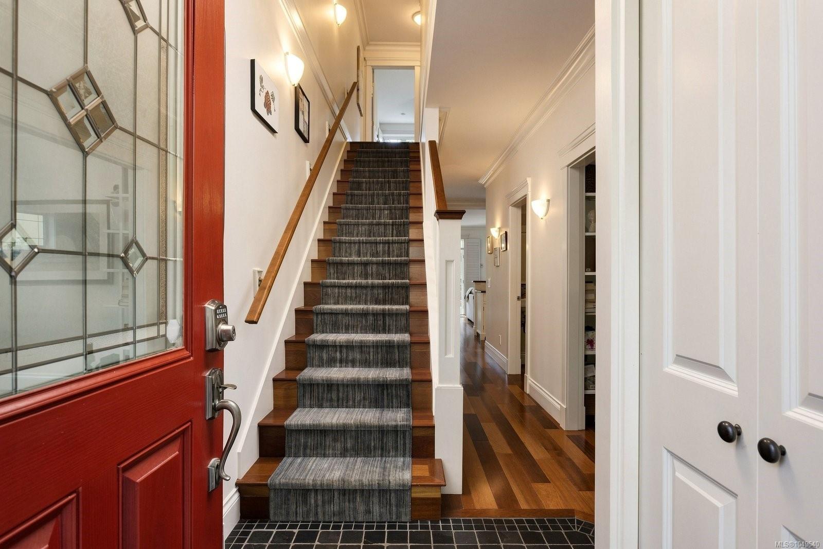 1046 Davie St — listing photo 3 of 42