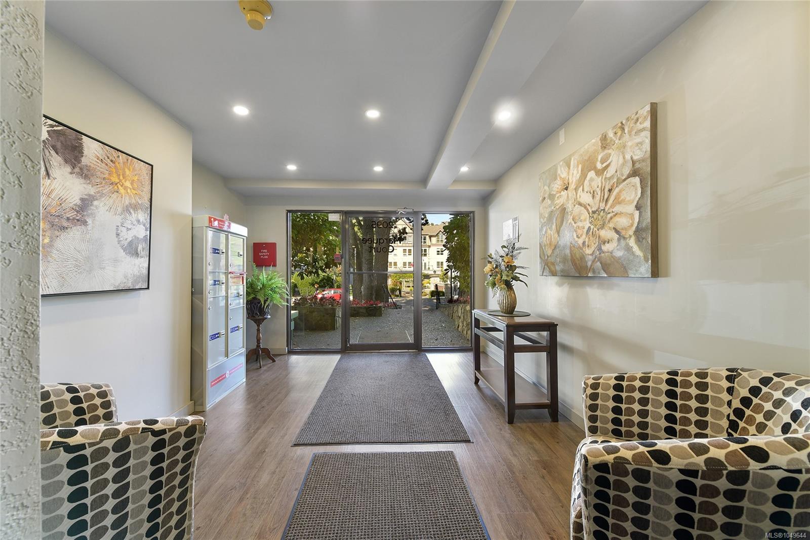 301-2095 Oak Bay Ave — listing photo 12 of 18