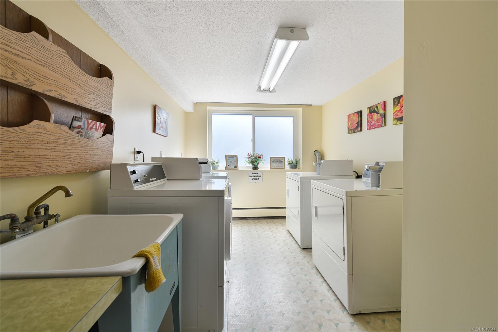 301-2095 Oak Bay Ave — listing photo 13 of 18