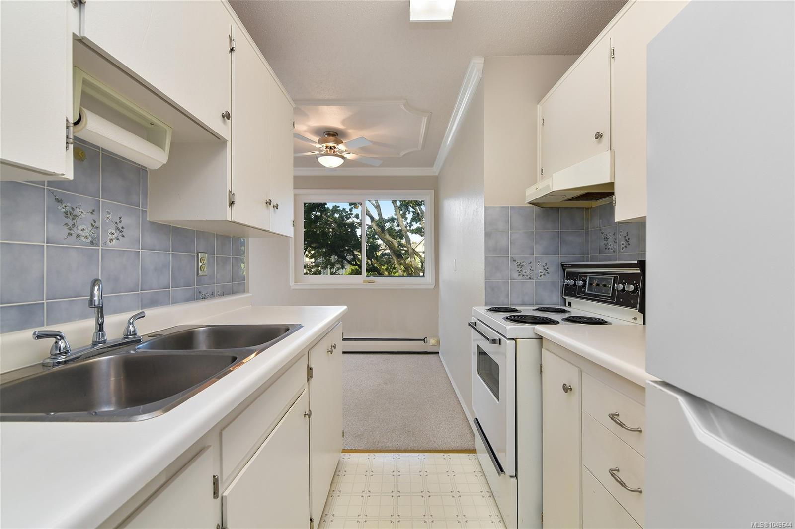 301-2095 Oak Bay Ave — listing photo 4 of 18