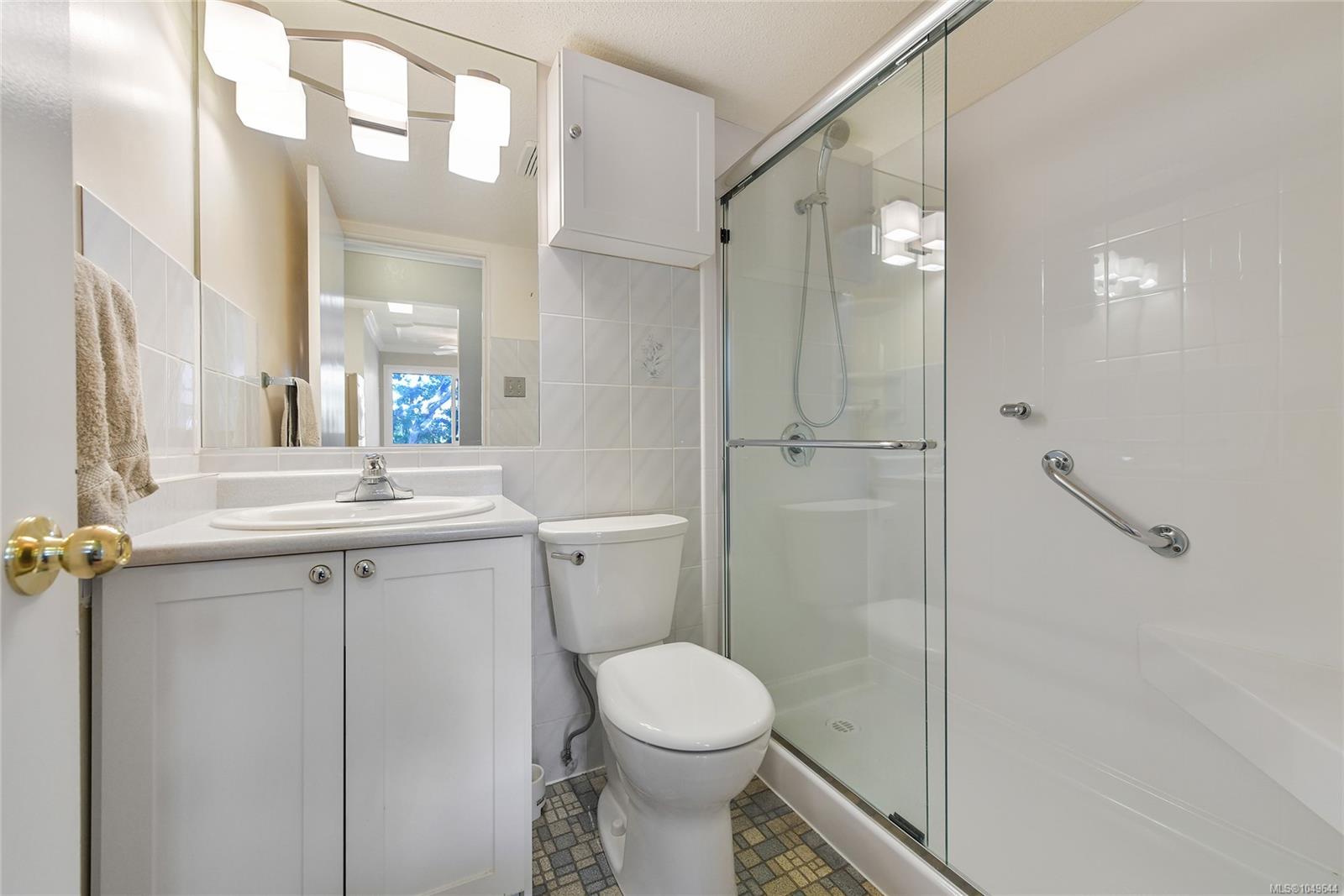 301-2095 Oak Bay Ave — listing photo 8 of 18