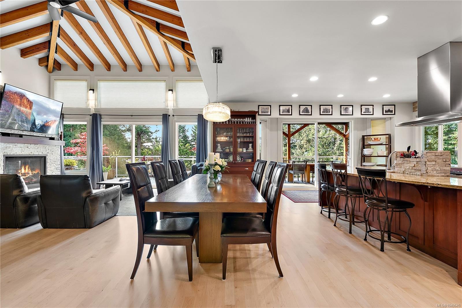 1205 Hillgrove Rd — listing photo 2 of 45