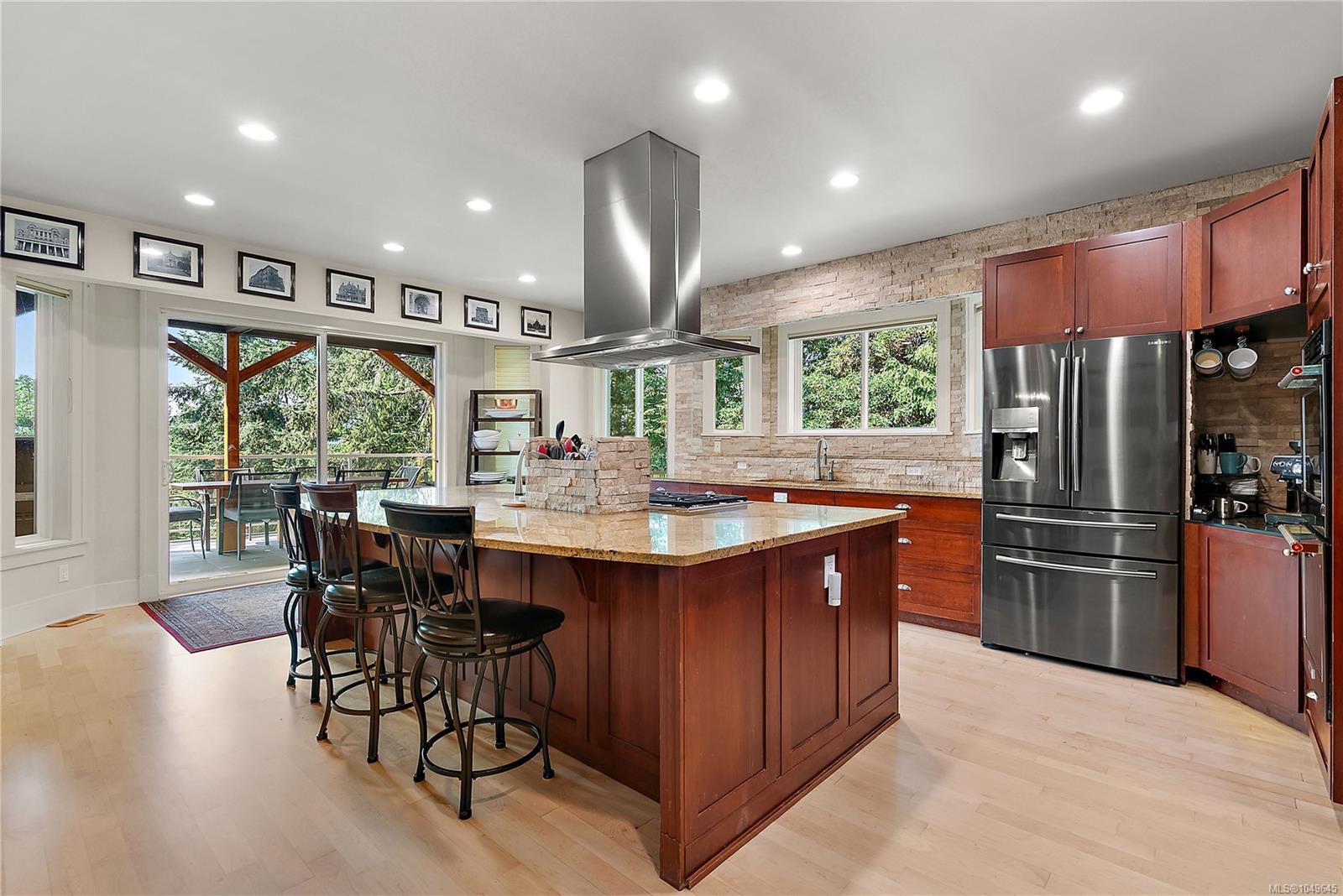1205 Hillgrove Rd — listing photo 5 of 45