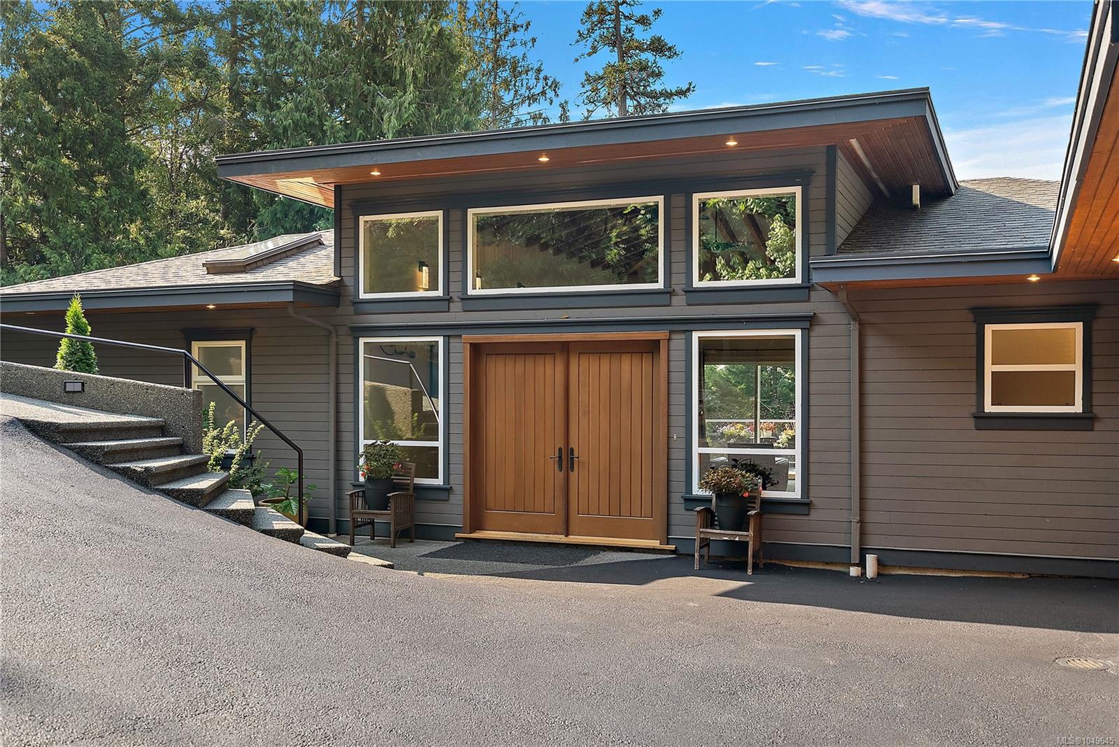 1205 Hillgrove Rd — listing photo 8 of 45