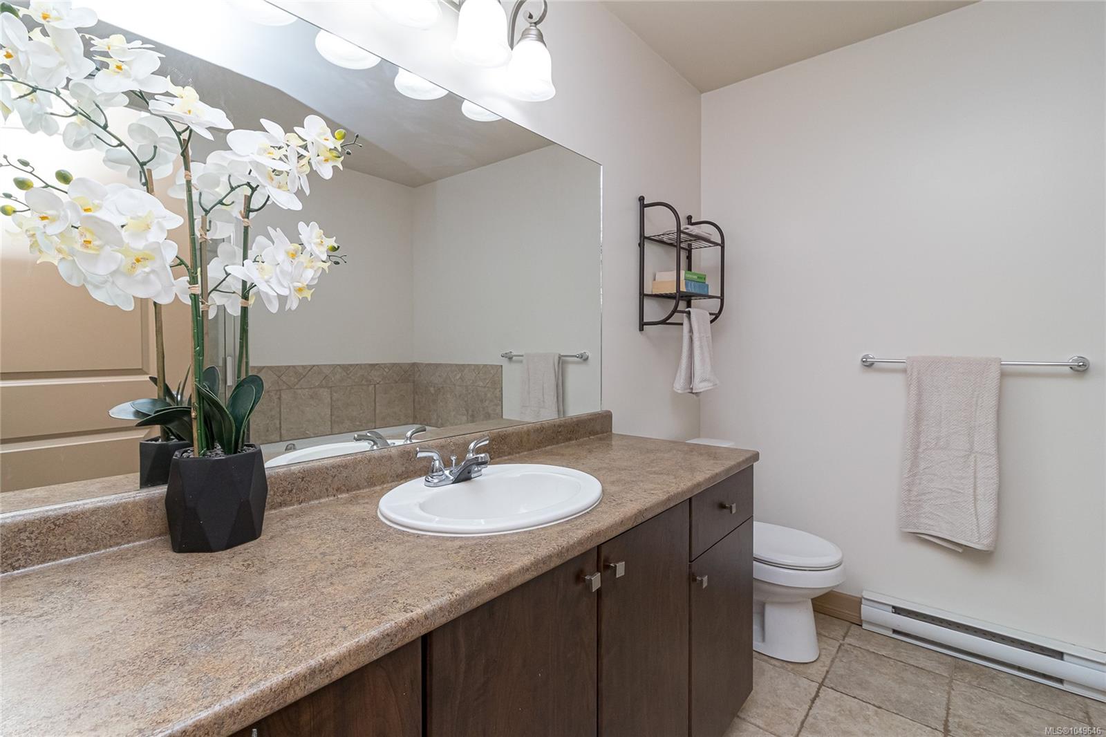 112-3915 Carey Rd — listing photo 14 of 27