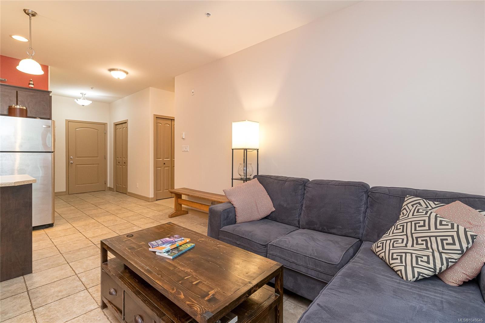 112-3915 Carey Rd — listing photo 7 of 27