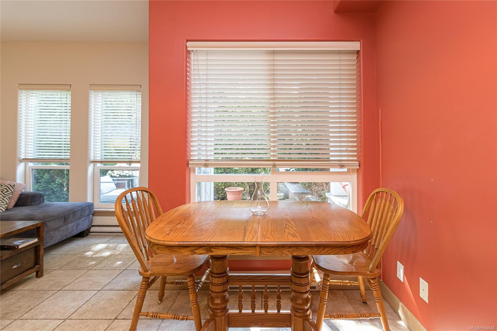 112-3915 Carey Rd — listing photo 8 of 27