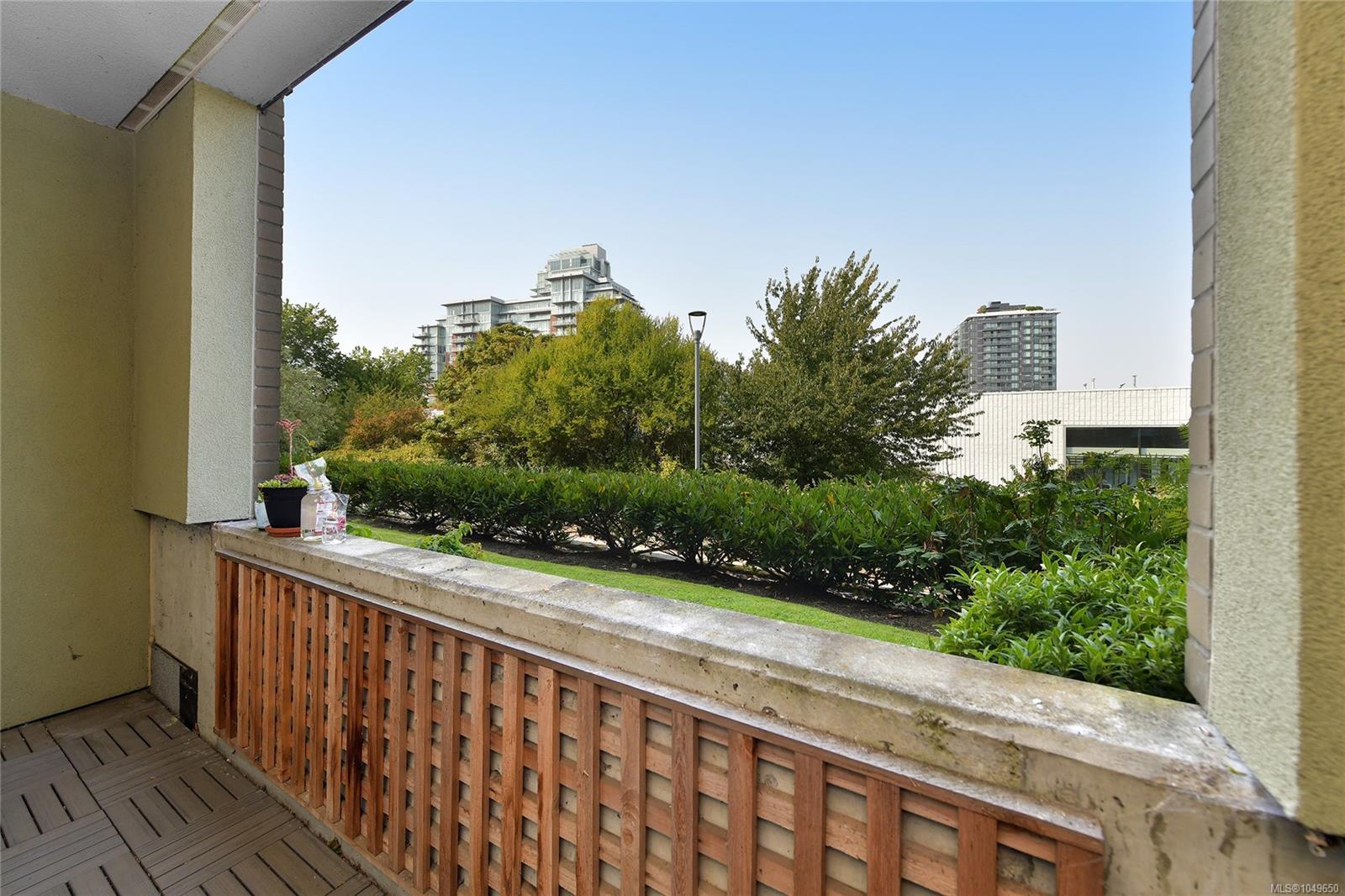108-27 Songhees Rd — listing photo 14 of 28