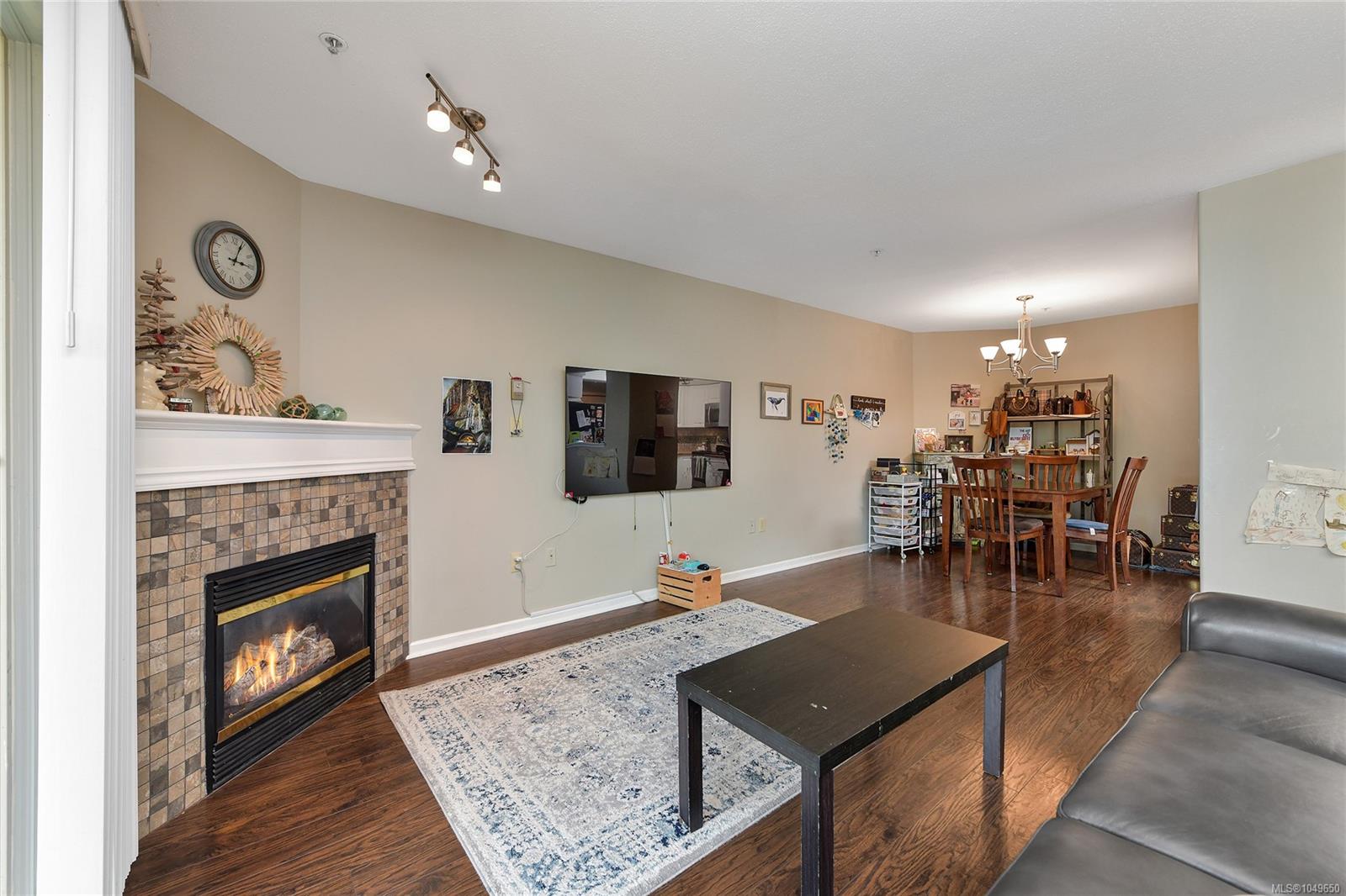 108-27 Songhees Rd — listing photo 7 of 28