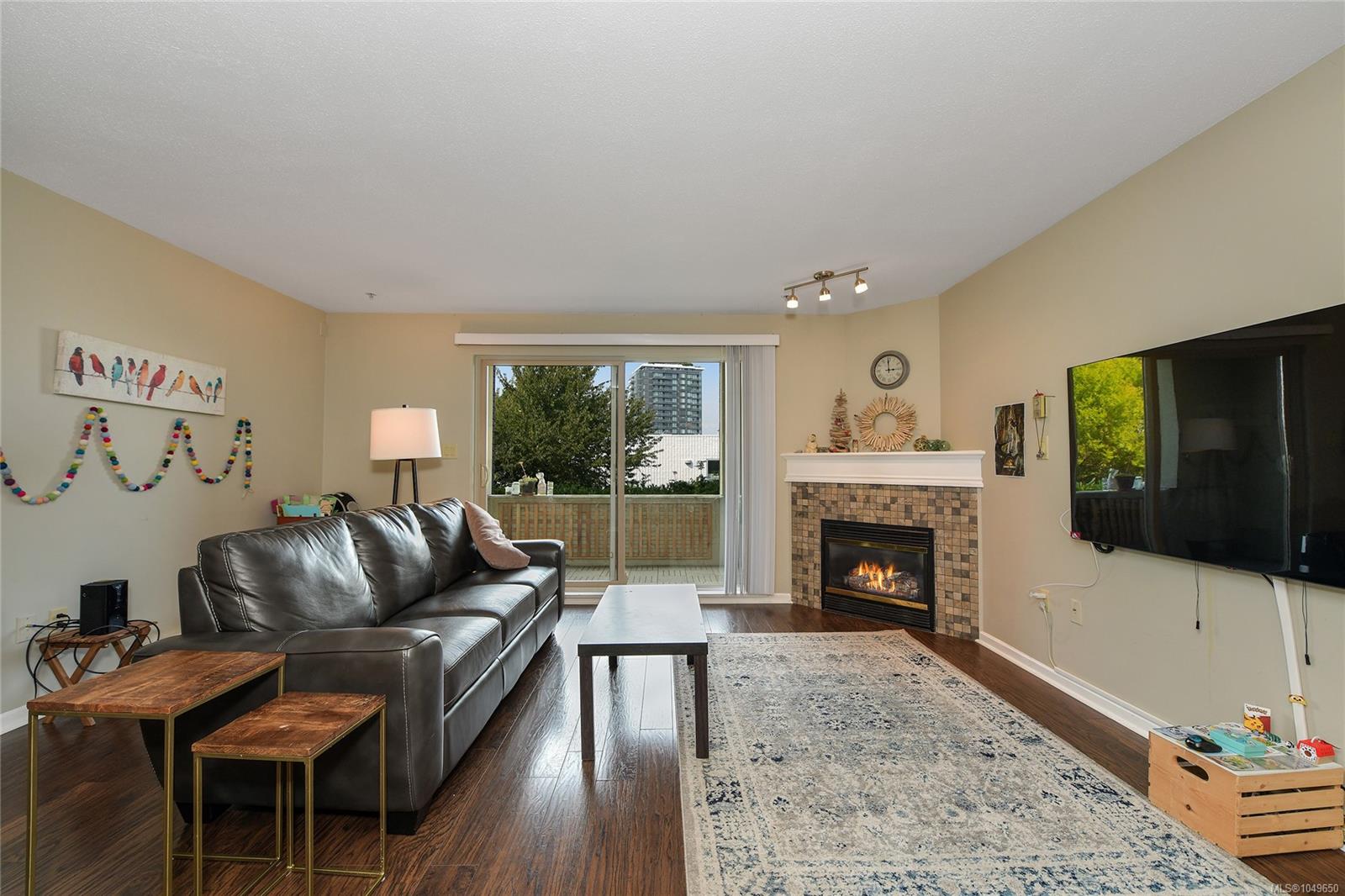 108-27 Songhees Rd — listing photo 8 of 28