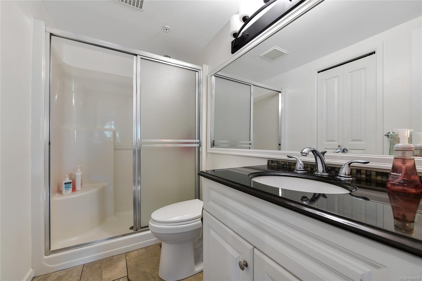 108-27 Songhees Rd — listing photo 10 of 28