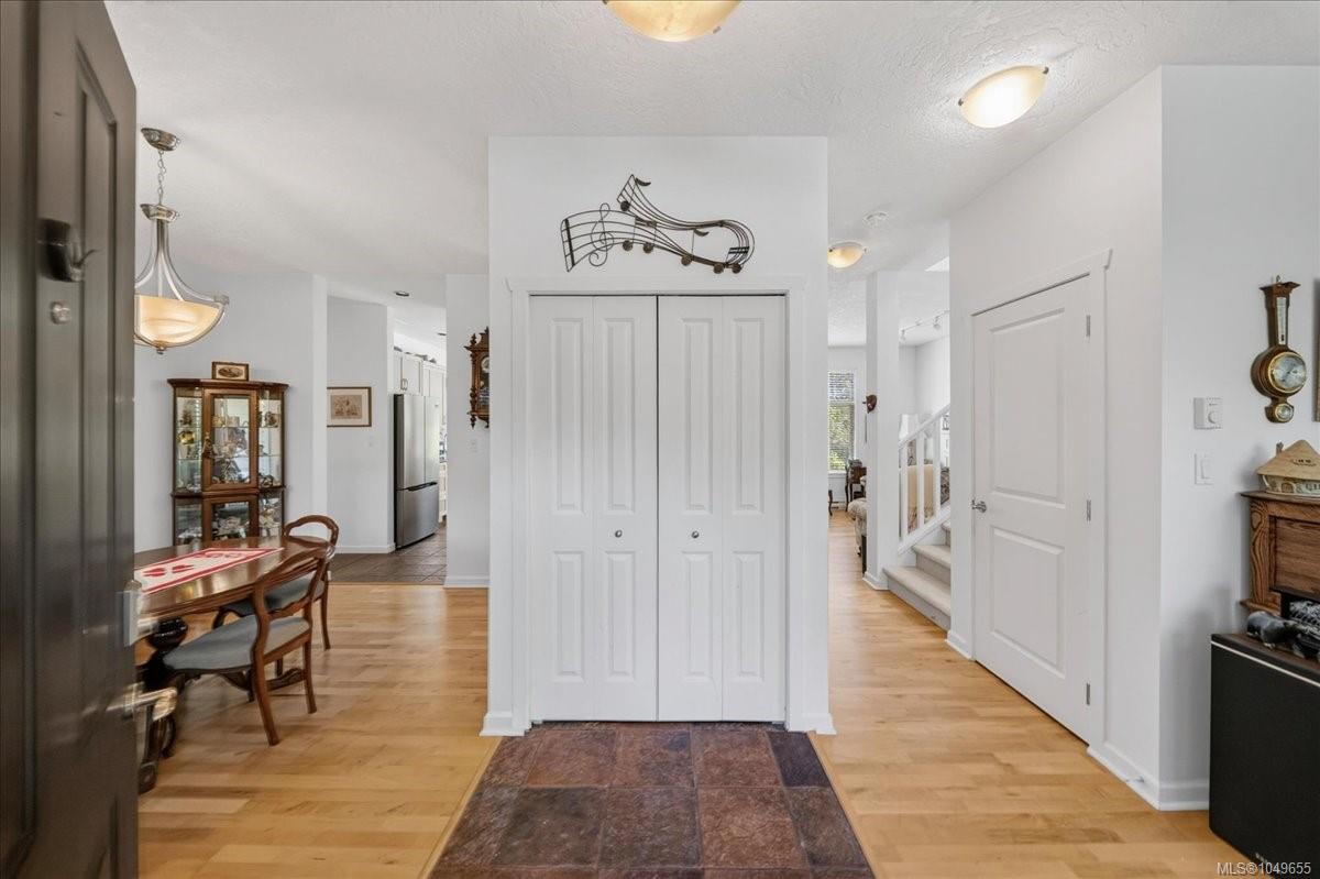 6524 Stonewood Dr — listing photo 8 of 51