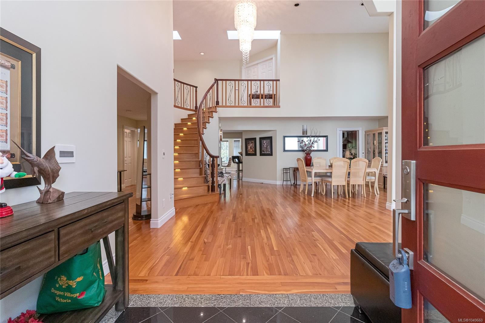 812 Dalewood Lane — listing photo 4 of 31