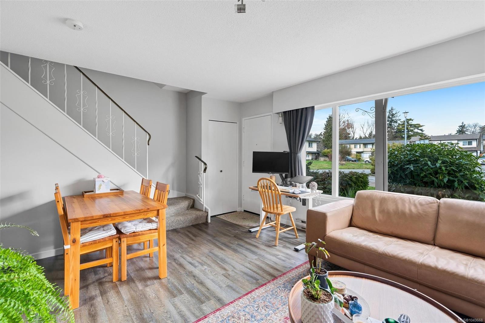 1725 Ashdale Pl — listing photo 11 of 54