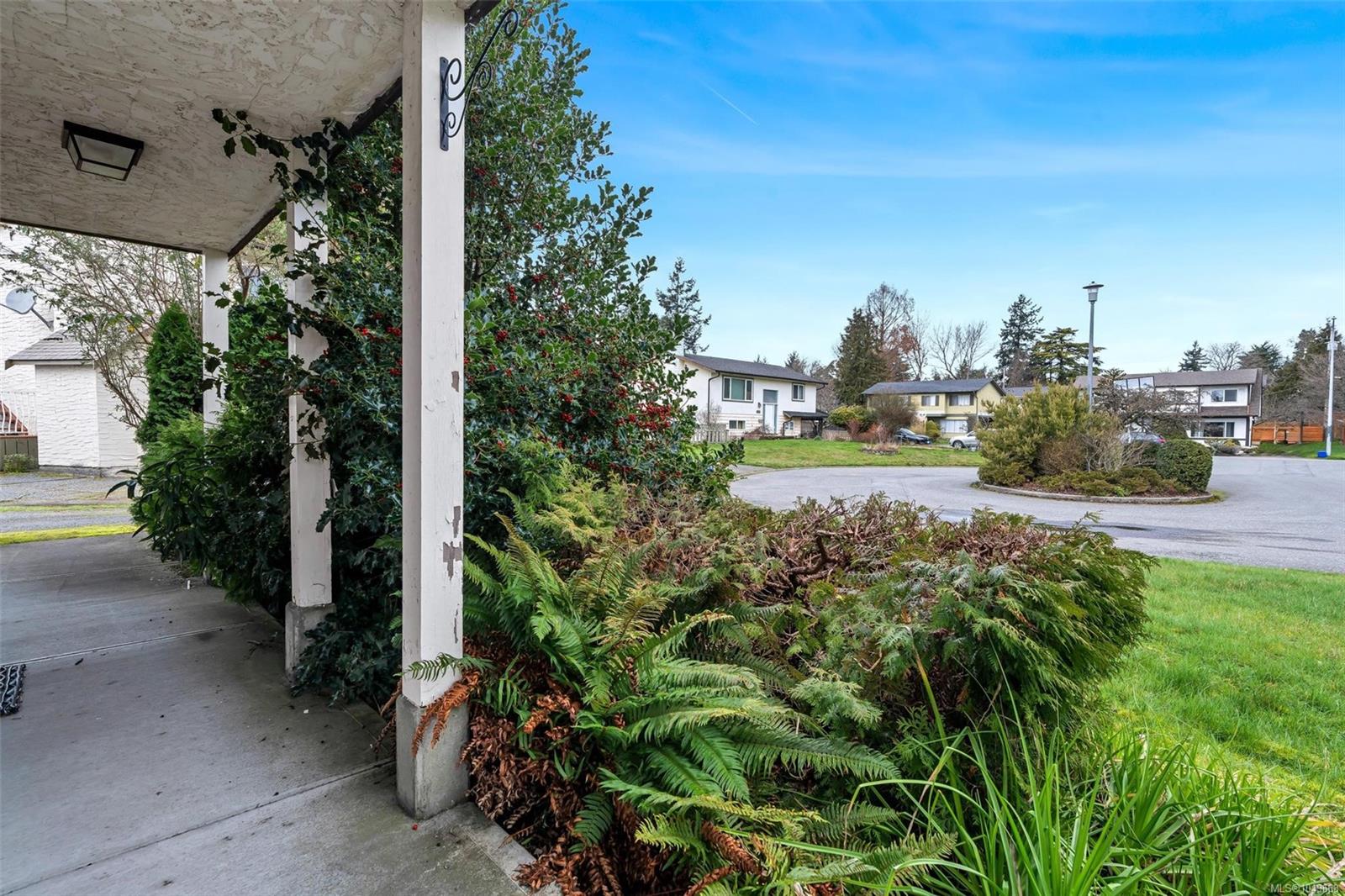 1725 Ashdale Pl — listing photo 4 of 54