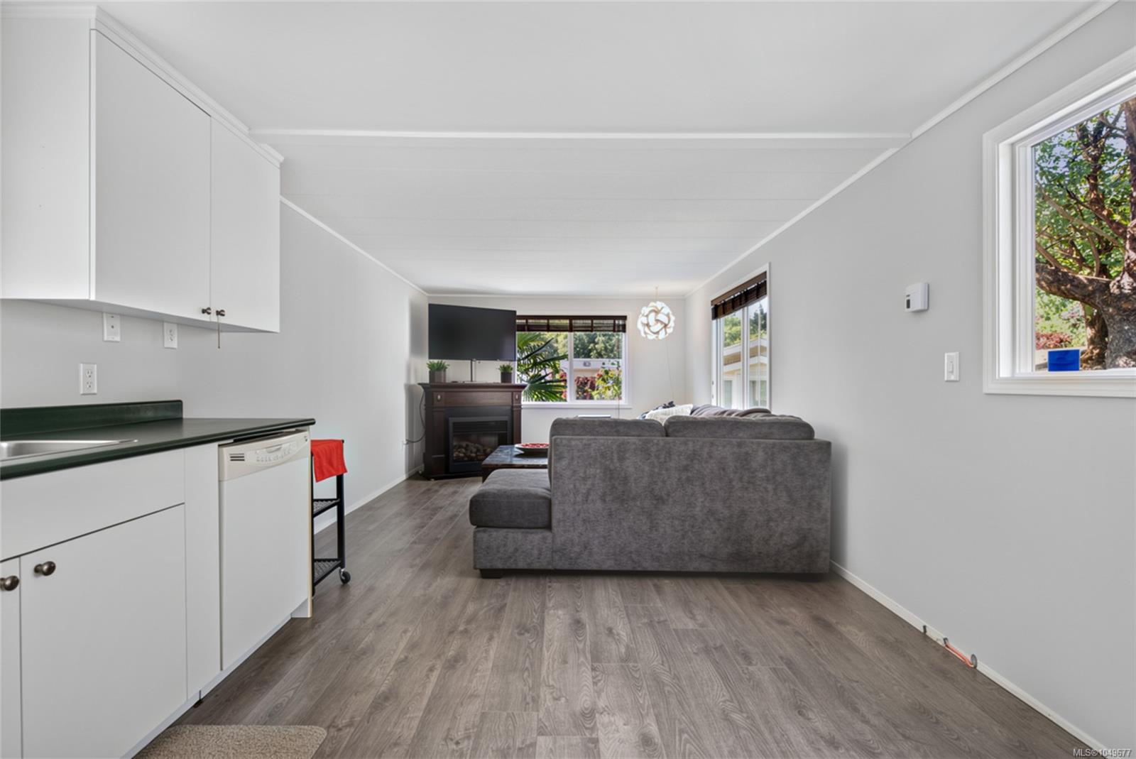 48-2587 SELWYN Rd — listing photo 4 of 29