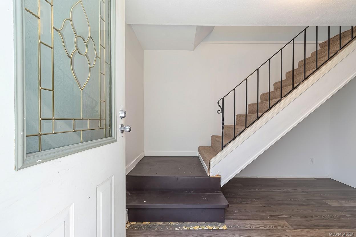 3330 Ravenwood Rd — listing photo 10 of 50