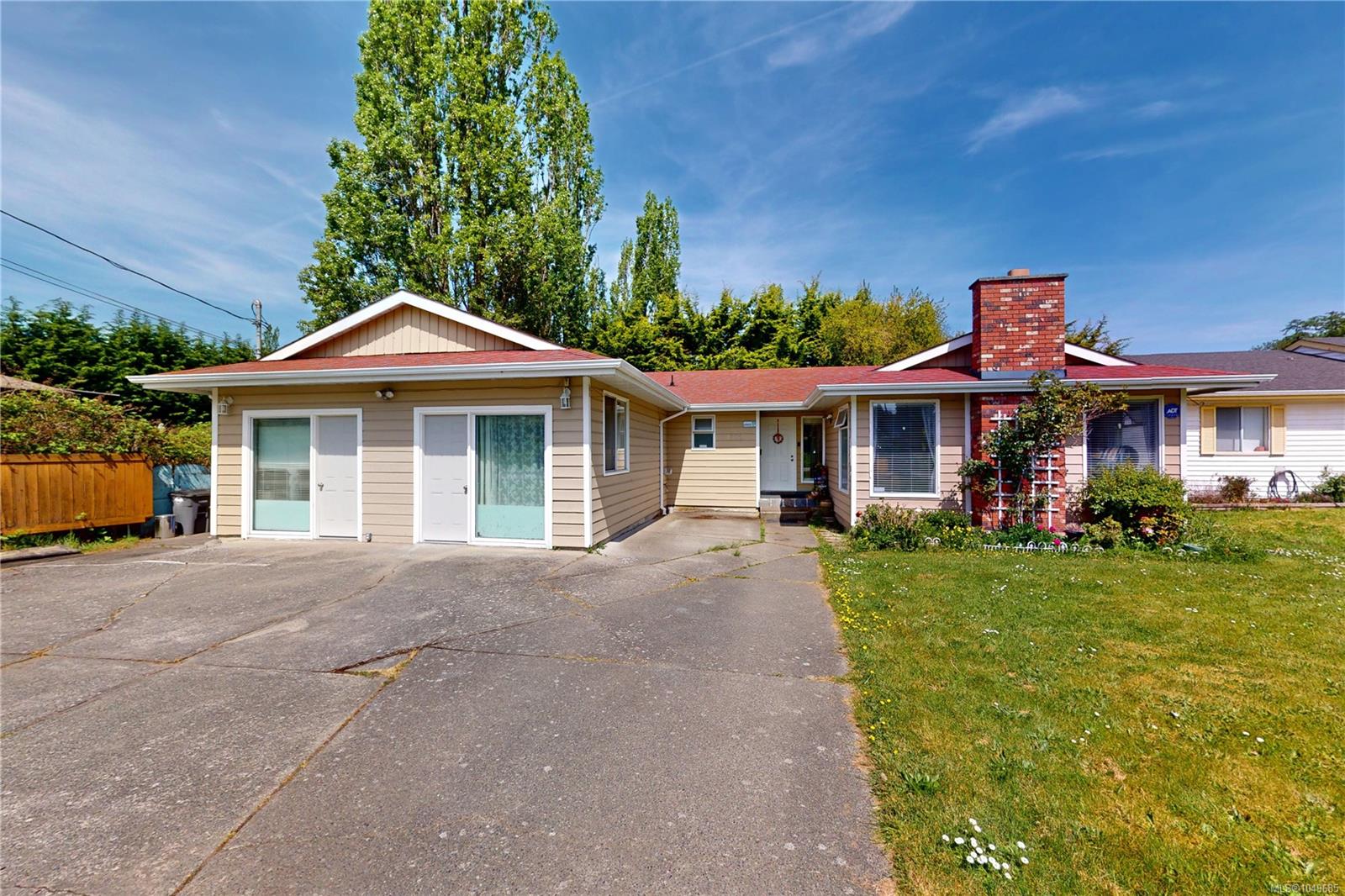 1382 McKenzie Ave, Saanich