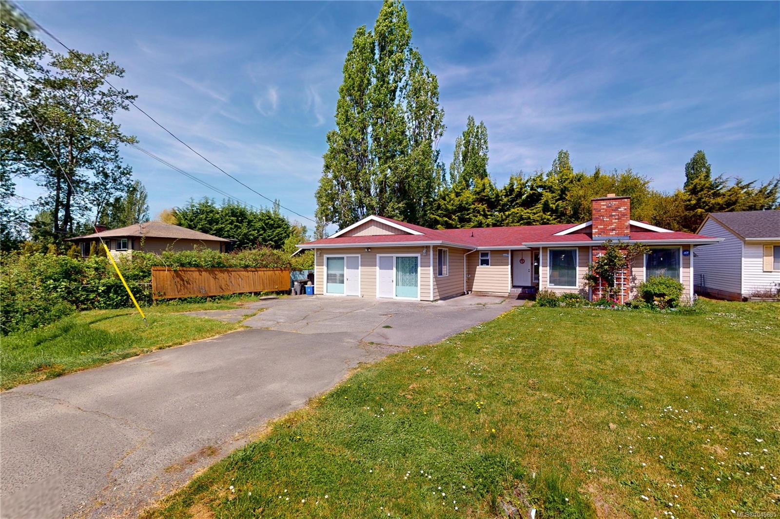 1382 McKenzie Ave — listing photo 6 of 57