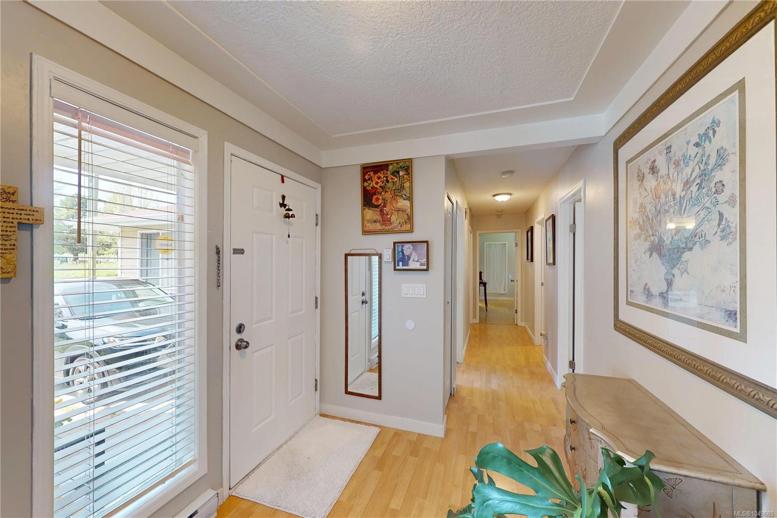 1382 McKenzie Ave — listing photo 10 of 57