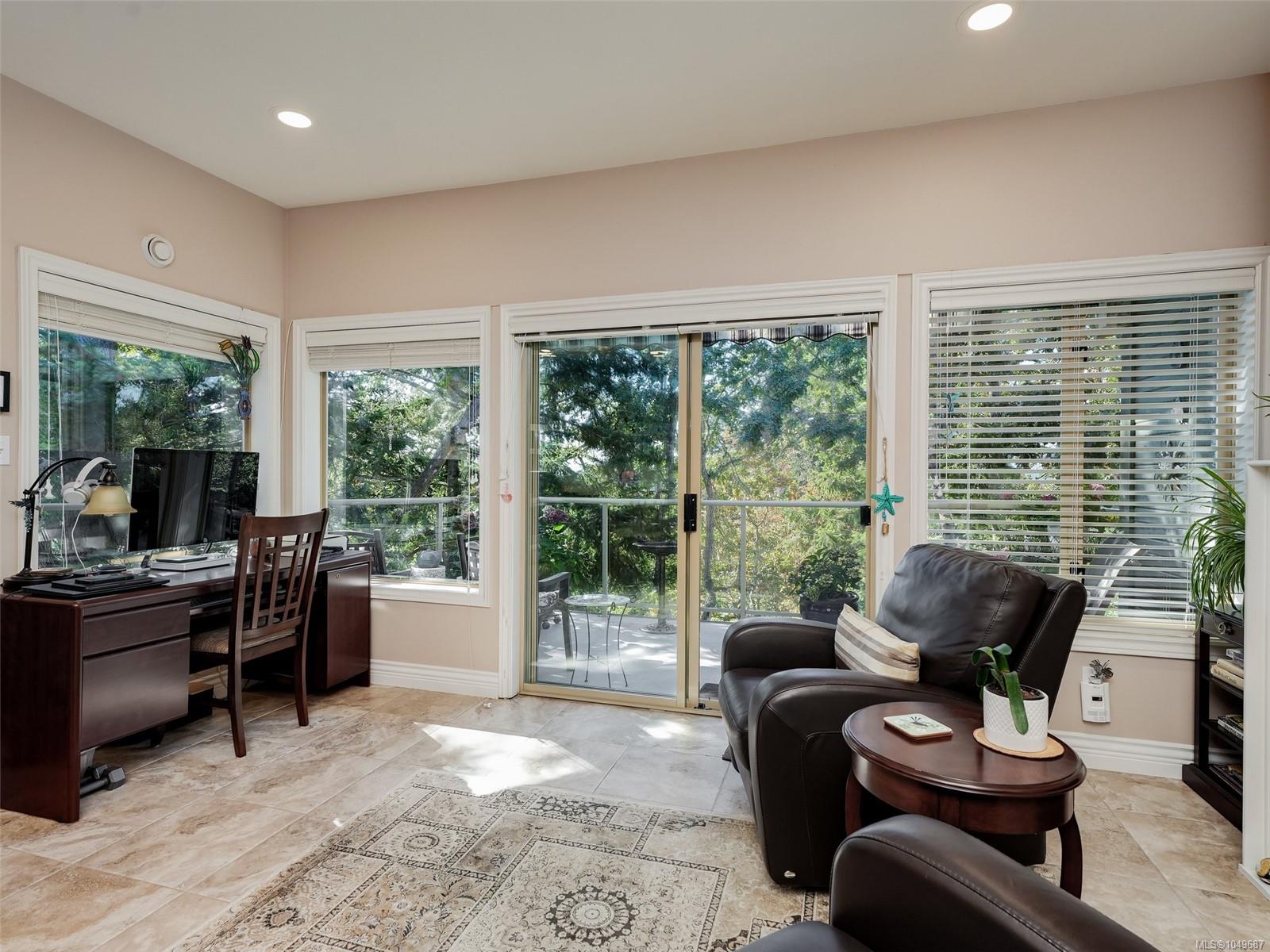 27-4305 Maltwood Lane — listing photo 13 of 46
