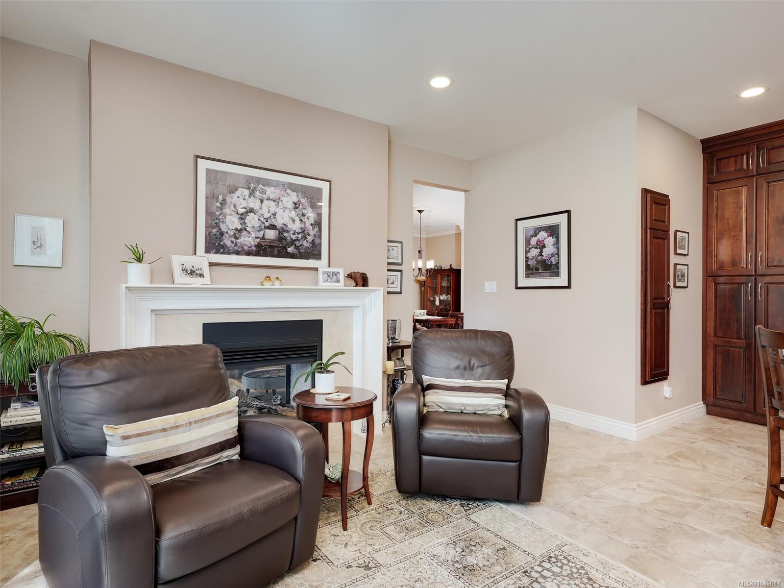 27-4305 Maltwood Lane — listing photo 14 of 46