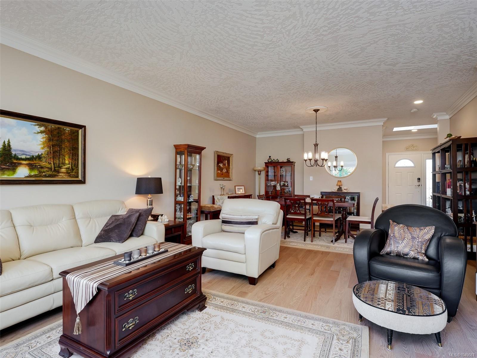 27-4305 Maltwood Lane — listing photo 4 of 46