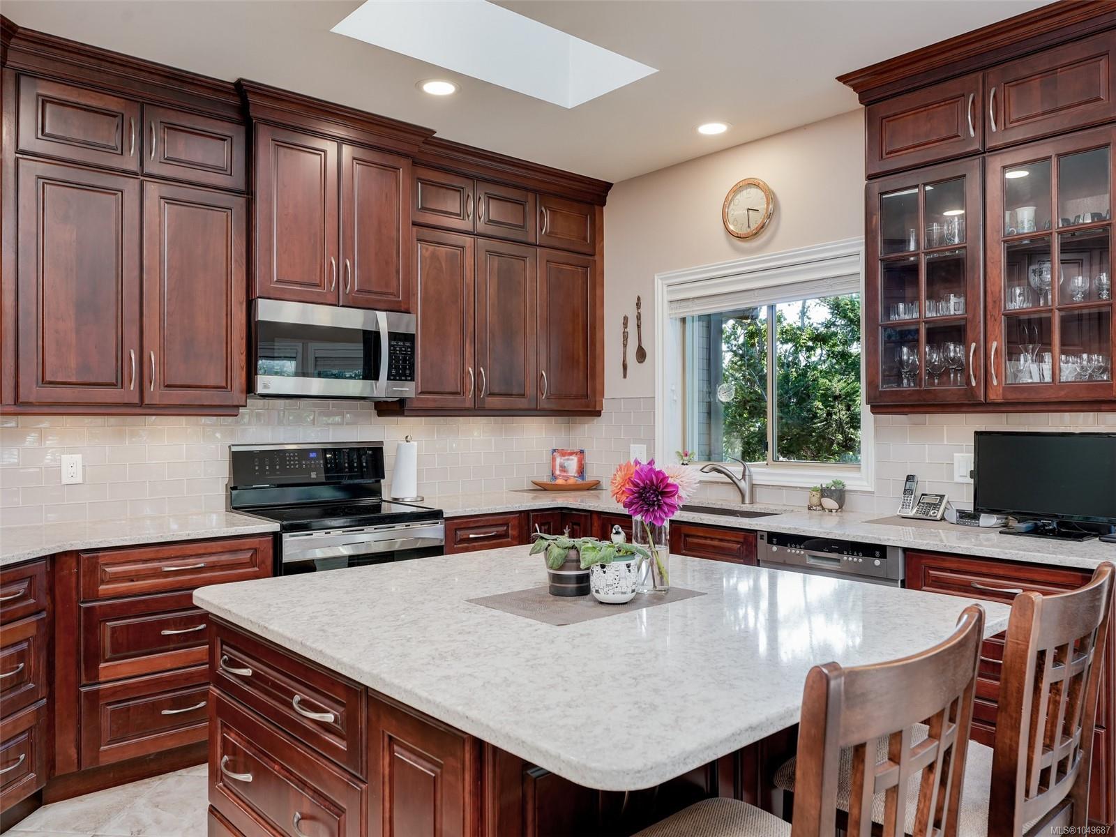 27-4305 Maltwood Lane — listing photo 9 of 46