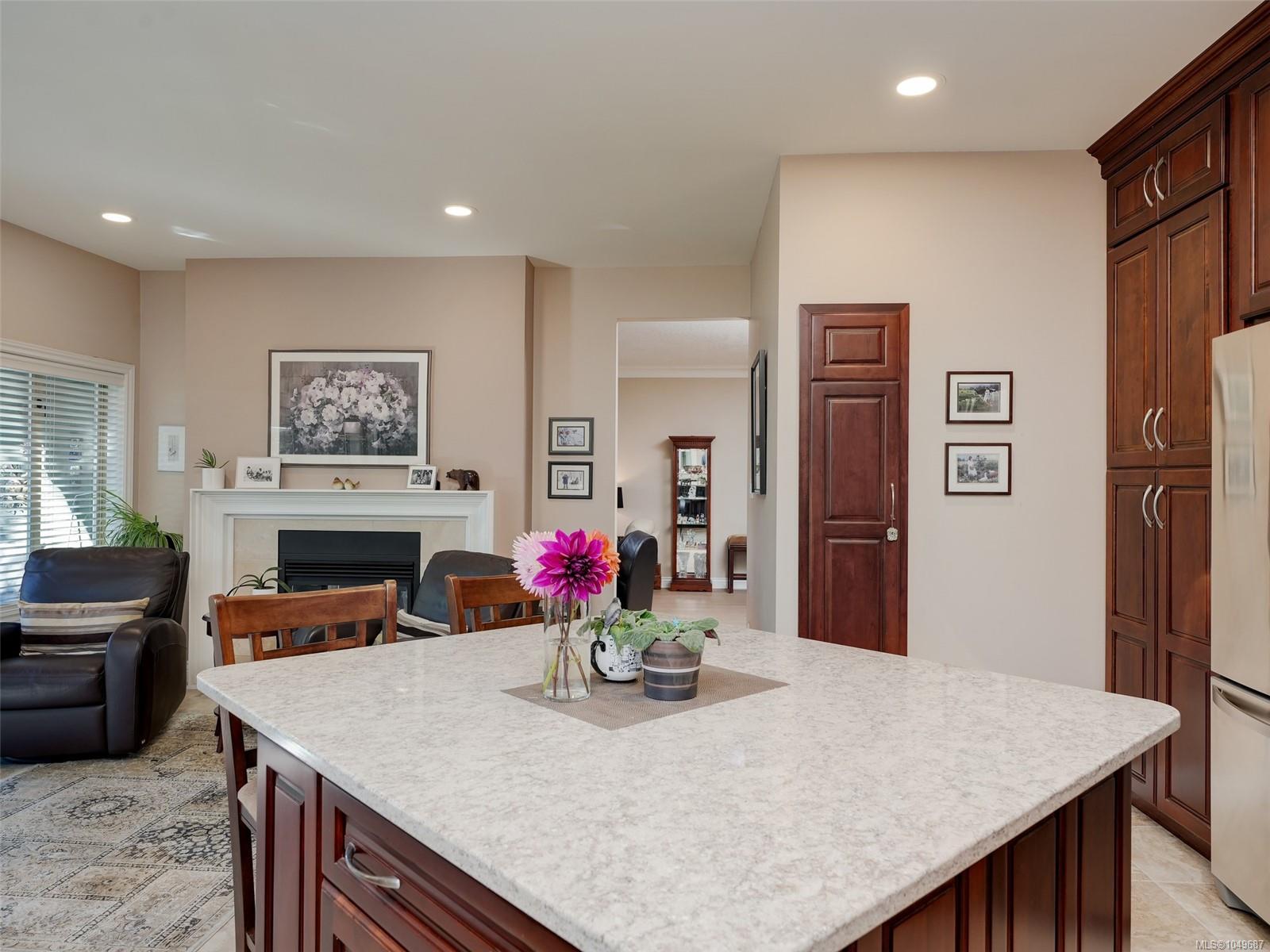 27-4305 Maltwood Lane — listing photo 10 of 46