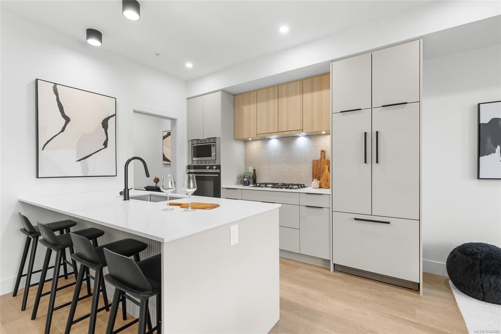 104-2341 Bear Mountain Pkwy — listing photo 4 of 40