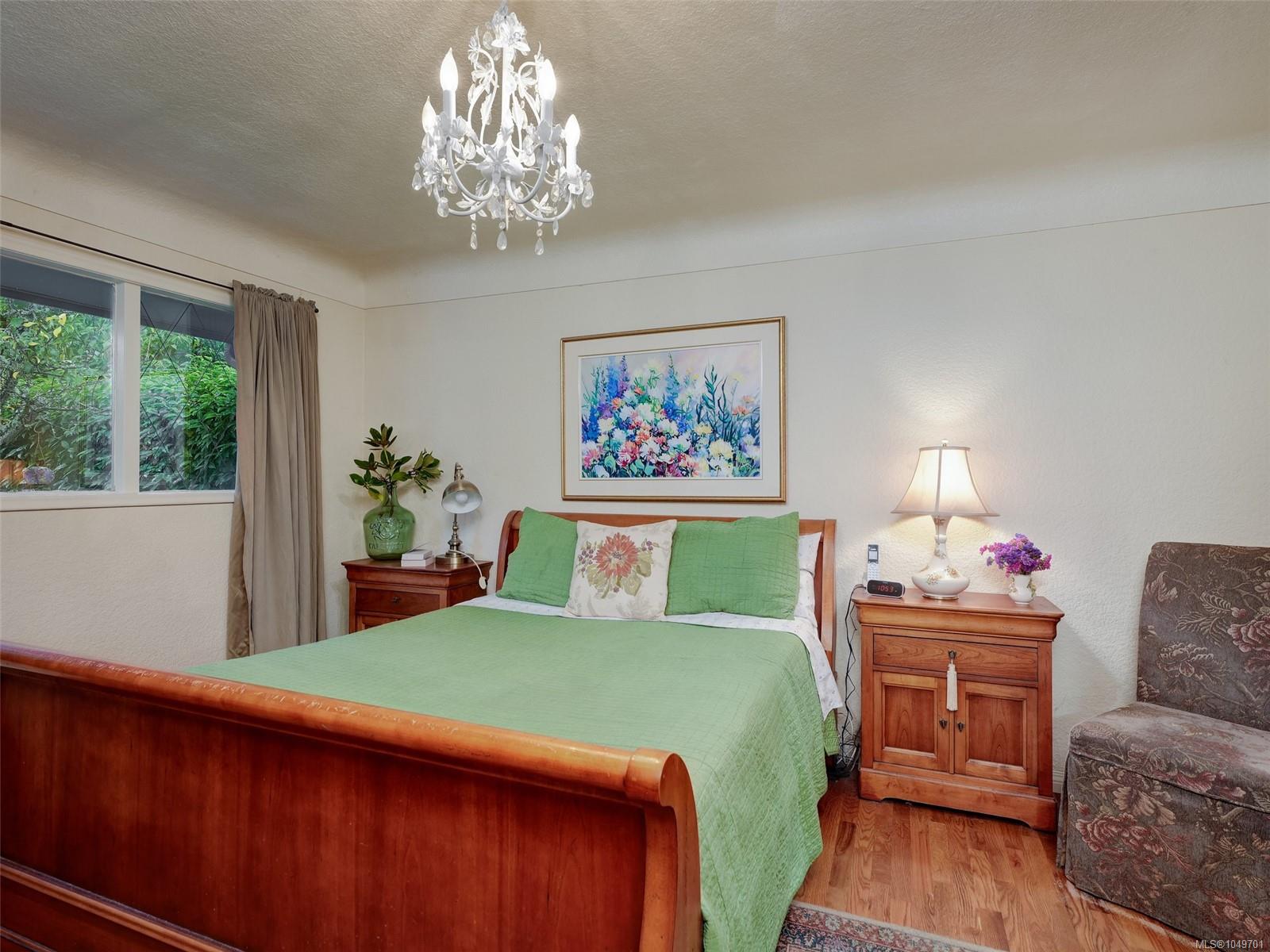 2064 Lansdowne Rd — listing photo 13 of 63